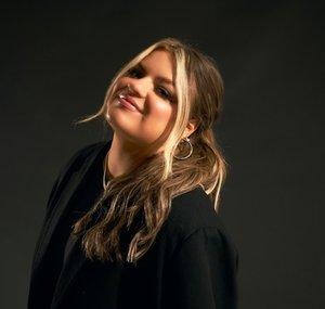 AnnaGoldenVEVO