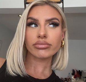 Chloe Burrows