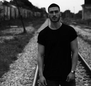 Alex | Aurabawz.