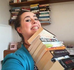 Elena Reads Books (ereadsbooks)