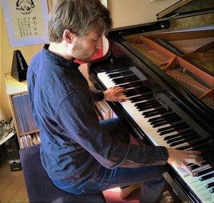 The 8-Bit Pianist