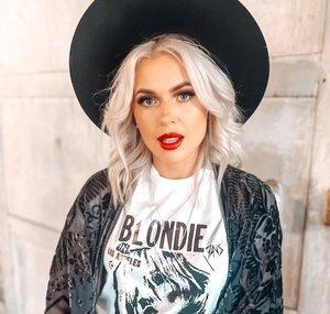 Laura Broad Official 