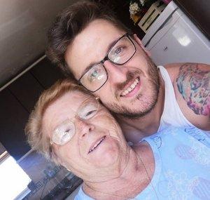 La Abuela Carmucha y su nieto 