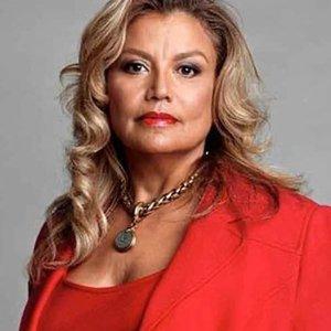 Suzanne de Passe