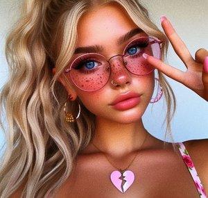 Tay McKenzie