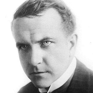 Frank Mills