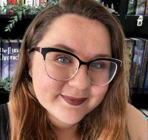 Brunette Bibliophile