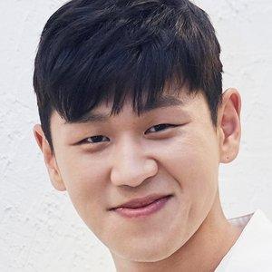 Kang Hong-suk