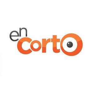 En Corto