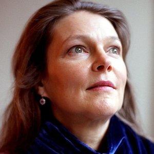 Lorraine Hunt