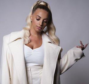 Kayna Samet Officiel