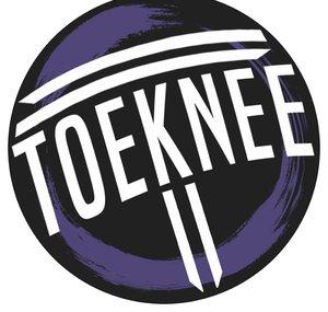 Toeknee