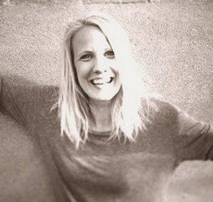 One Girl One Suitcase (Maria Storgaard)