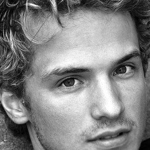 Freddie Stroma