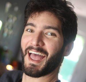 It's Andre Pizarro