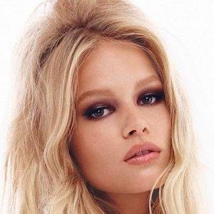 Anna Ewers