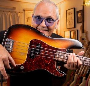 MarloweDK - Bass lessons, licks and low notes