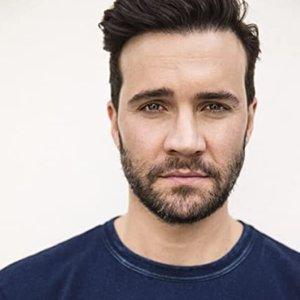 Gil McKinney