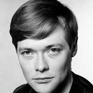 Simon Ward