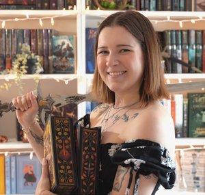 Cassandra Lynn Reads