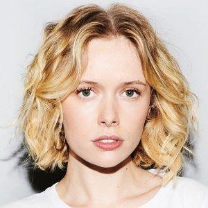 Amelia Eve