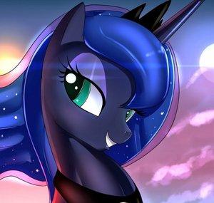 Luna Is In