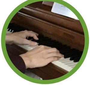DanielPlaysPiano