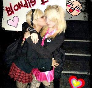 tw0girls0necam