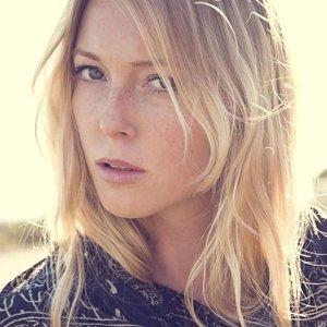 India Oxenberg
