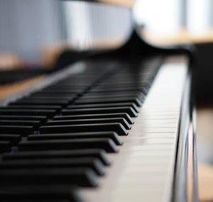 Piano Cross