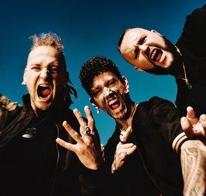 Alien Weaponry