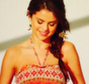 peaceloveeselena
