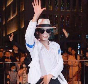 Michael Jackson reborn in China
