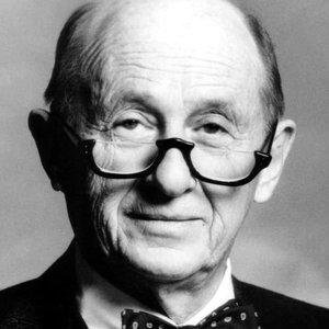 Milton Selzer