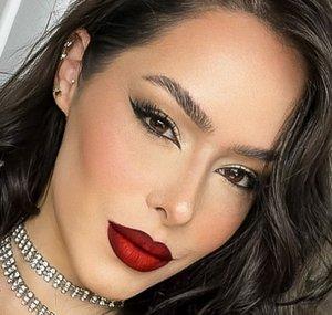 Carla Beattriz (Love Trucco)