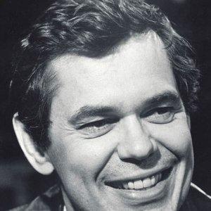 Leslie Carlson