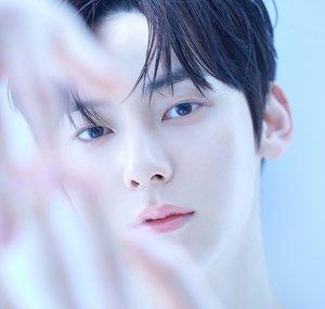 HWANG MIN HYUN