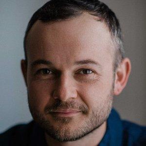 Daniel Henshall