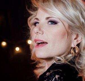 Chiara Ragnini  • Acoustic songwriter and singer