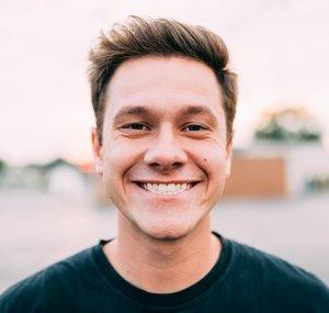 Levi Kelly En Español