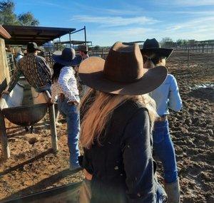 Lisa_goes_western 🤠