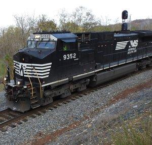 NOVA NS Railfan