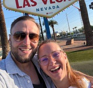 Vegas Couple DE