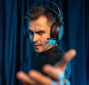 reZi - Born To Be a Gamer