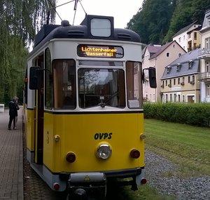 Straßen Bahn unterwegs mit dem Schienenonkel