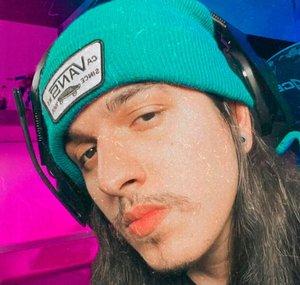 Yhen - Canal Geekzero