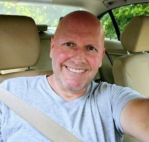 Bald Foodie Guy Lifestyle 