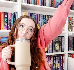 oliviareadsalatte