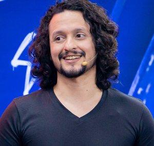 Thauê Neves