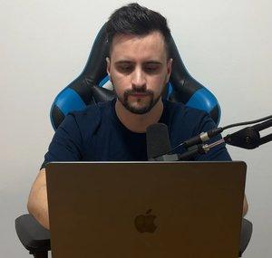 Adrián Sin Filtros | DC Marvel Crecer en YouTube